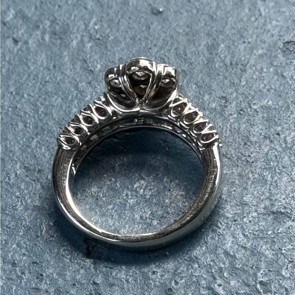 Beautiful 14k White Gold 1.86 Ct Diamond Flower Ring - Picture 7 of 10
